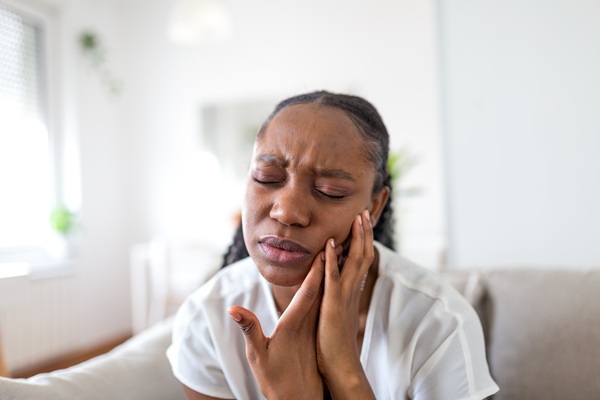 Three Tips An Emergency Dentist Recommends To Remedy Toothaches